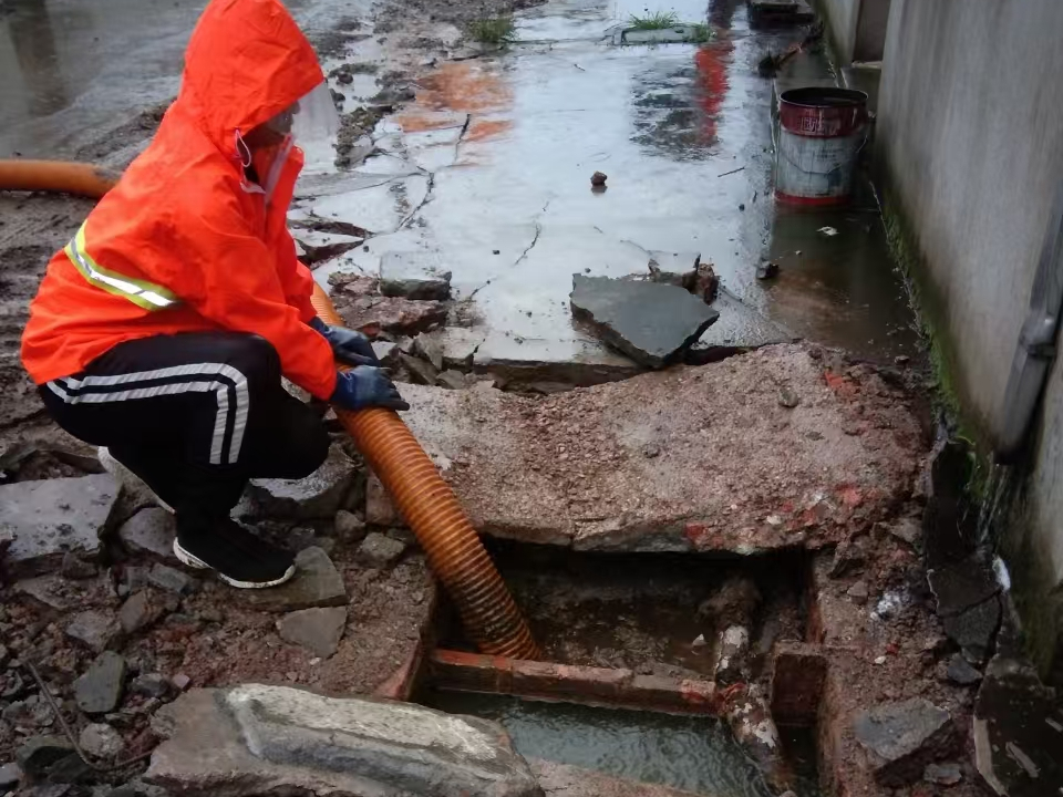 寿县专业清理污水池 炜誉市政以规范流程守护城市 “肠道”